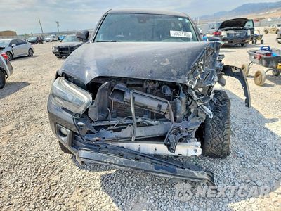 Piąte zdjęcie samochodu w środku: 2019 TOYOTA TAC DBL 4X4 LTD VIN:5TFCZ5AN6KX204886 - miniatura