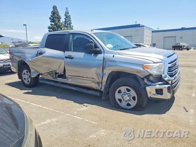 Czwarte zdjęcie samochodu z boku: 2016 TOYOTA TUNDRA CREWMAX SR5 VIN:5TFEM5F19GX100011 - miniatura
