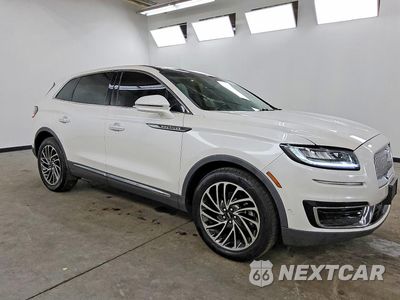 Czwarte zdjęcie samochodu z boku: 2019 LINCOLN NAUTILUS RESERVE VIN:2LMPJ8L96KBL45796 - miniatura
