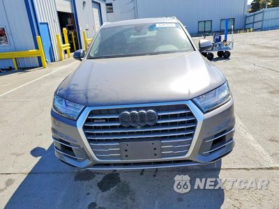 Piąte zdjęcie samochodu w środku: 2019 AUDI Q7 PREMIUM PLUS VIN:WA1LAAF74KD020942 - miniatura
