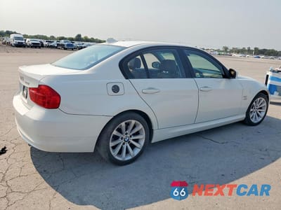 Trzecie zdjęcie samochodu z tyłu: 2011 BMW 328 XI VIN:WBAPK7C57BA821602 - miniatura