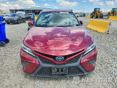 Piąte zdjęcie samochodu w środku: 2018 TOYOTA CAMRY HYBRID SE VIN:4T1B21HK3JU506815 - miniatura