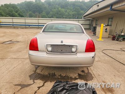Zdjęcie 6 z 12 samochodu: 2009 LINCOLN TOWN CAR SIGNATURE LIMITED VIN:2LNHM82V19X610062 - miniatura