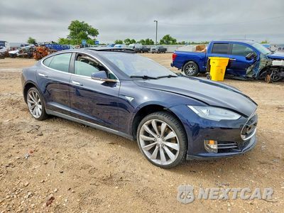 Czwarte zdjęcie samochodu z boku: 2013 TESLA MODEL S VIN:5YJSA1DP9DFP05938 - miniatura