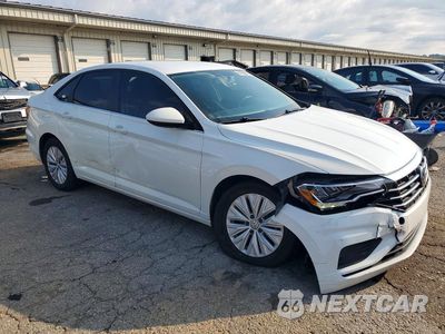 Czwarte zdjęcie samochodu z boku: 2019 VOLKSWAGEN JETTA S VIN:3VWC57BUXKM172170 - miniatura