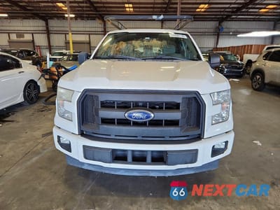 Piąte zdjęcie samochodu w środku: 2017 FORD F150 SUPER CAB VIN:1FTEX1CP1HFB18762 - miniatura