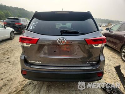 Zdjęcie 6 z 14 samochodu: 2018 TOYOTA HIGHLANDER XLE VIN:5TDJZRFH5JS905229 - miniatura