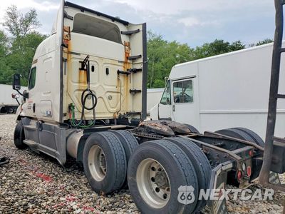 Drugie zdjęcie samochodu z przodu: 2018 FREIGHTLINER CASCADIA 113 SEMI TRUCK VIN:3AKJGHDV0JSKA5475 - miniatura