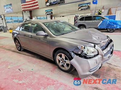 Czwarte zdjęcie samochodu z boku: 2010 CHEVROLET MALIBU 1LT VIN:1G1ZC5EB1AF218591 - miniatura