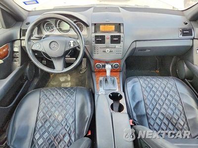 Zdjęcie 8 z 13 samochodu: 2011 MERCEDES-BENZ C 300 VIN:WDDGF5EB9BA515506 - miniatura