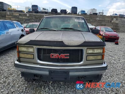 Piąte zdjęcie samochodu w środku: 1998 GMC SIERRA K1500 VIN:2GTEK19R1W1540543 - miniatura