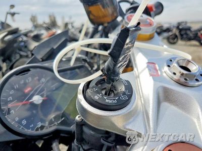 Zdjęcie 8 z 9 samochodu: 2016 APRILIA RSV4 RR VIN:ZD4RKUB01GS000324 - miniatura