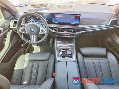 Zdjęcie 8 z 12 samochodu: 2026 BMW X5 M60I VIN:5UX33EU04T9220719 - miniatura