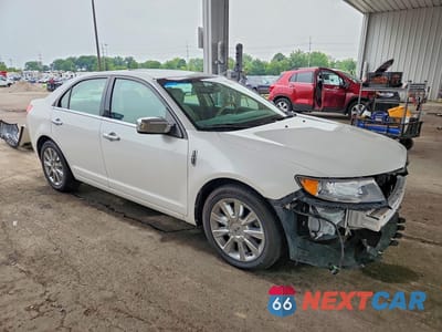 Czwarte zdjęcie samochodu z boku: 2011 LINCOLN MKZ SELECT VIN:3LNHL2GC9BR765132 - miniatura