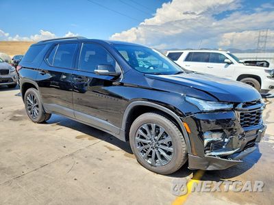 Czwarte zdjęcie samochodu z boku: 2023 CHEVROLET TRAVERSE RS VIN:1GNEVJKW1PJ219687 - miniatura