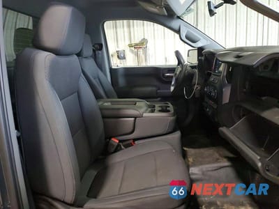 Zdjęcie 10 z 12 samochodu: 2019 CHEVROLET SILVERADO K1500 VIN:3GCNYAEF2KG175821 - miniatura