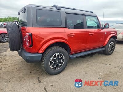 Trzecie zdjęcie samochodu z tyłu: 2022 FORD BRONCO BASE VIN:1FMEE5BP2NLB45461 - miniatura