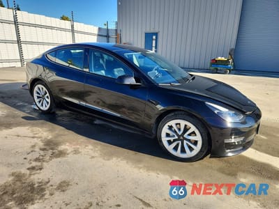 Czwarte zdjęcie samochodu z boku: 2023 TESLA MODEL 3 VIN:5YJ3E1EA3PF460030 - miniatura