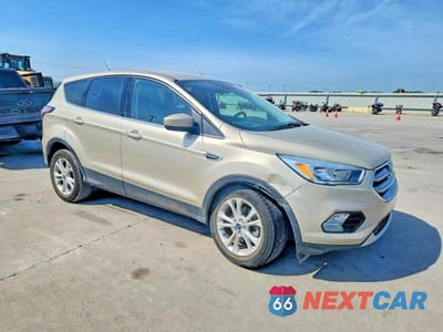 Czwarte zdjęcie samochodu z boku: 2017 FORD ESCAPE SE VIN:1FMCU0GD6HUE22770 - miniatura