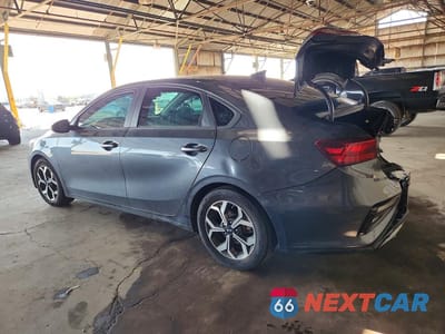 Drugie zdjęcie samochodu z przodu: 2021 KIA FORTE LXS VIN:3KPF24AD1ME325010 - miniatura