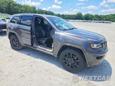 Czwarte zdjęcie samochodu z boku: 2021 JEEP GRAND CHEROKEE LAREDO VIN:1C4RJEAG2MC791049 - miniatura