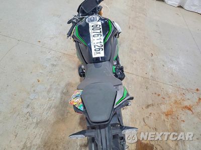 Zdjęcie 6 z 9 samochodu: 2025 KAWASAKI ZR900 T VIN:ML5ZRDT16SDA00408 - miniatura