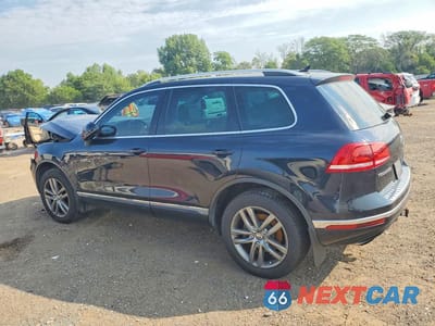 Drugie zdjęcie samochodu z przodu: 2015 VOLKSWAGEN TOUAREG V6 VIN:WVGEF9BP5FD004416 - miniatura