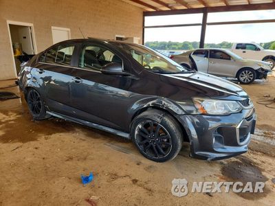 Czwarte zdjęcie samochodu z boku: 2018 CHEVROLET SONIC LT VIN:1G1JD5SBXJ4105152 - miniatura