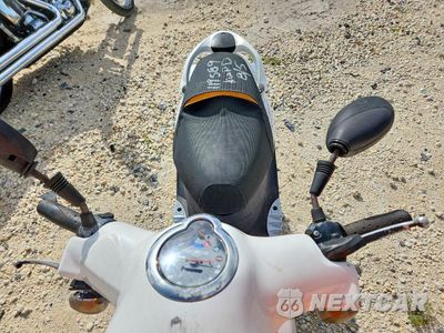 Piąte zdjęcie samochodu w środku: 2016 GENUINE SCOOTER CO. BUDDY 50 VIN:RFVPAP5A8G1119589 - miniatura