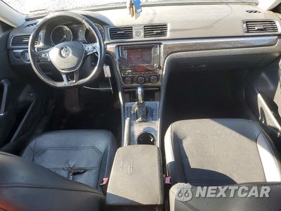 Zdjęcie 8 z 12 samochodu: 2016 VOLKSWAGEN PASSAT SE VIN:1VWBT7A35GC015357 - miniatura