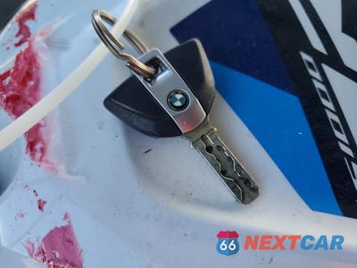 Zdjęcie 8 z 9 samochodu: 2023 BMW S 1000 RR VIN:WB10E6303P6G99826 - miniatura