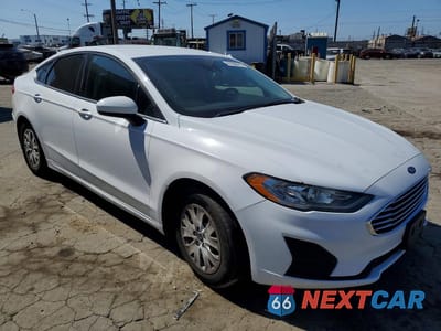 Czwarte zdjęcie samochodu z boku: 2019 FORD FUSION S VIN:3FA6P0G75KR108521 - miniatura