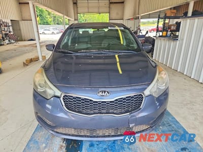 Piąte zdjęcie samochodu w środku: 2014 KIA FORTE LX VIN:KNAFX4A6XE5093150 - miniatura
