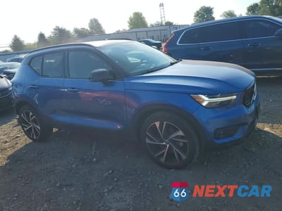 Czwarte zdjęcie samochodu z boku: 2020 VOLVO XC40 T5 R-DESIGN VIN:YV4162UM3L2217057 - miniatura