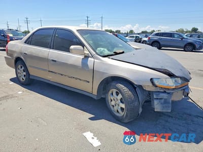 Czwarte zdjęcie samochodu z boku: 2000 HONDA ACCORD VIN:JHMCG5640YC000301 - miniatura