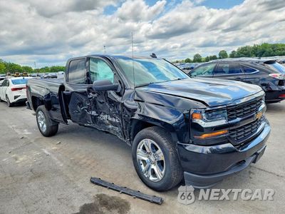Czwarte zdjęcie samochodu z boku: 2019 CHEVROLET SILVERADO LD K1500 CUSTOM VIN:2GCVKMEC5K1195773 - miniatura