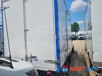 Trzecie zdjęcie samochodu z tyłu: 2023 FORD E350 REFRIGERATED TRUCK REFRIGERATED BOX TRUCK VIN:1FDWE3FK7PDD08447 - miniatura