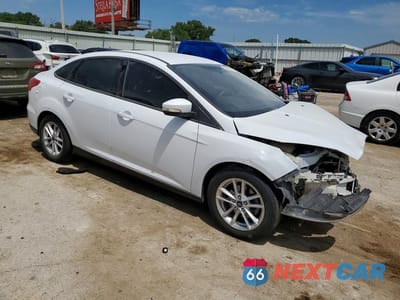 Czwarte zdjęcie samochodu z boku: 2016 FORD FOCUS SE VIN:1FADP3F27GL320163 - miniatura