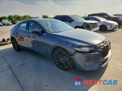 Czwarte zdjęcie samochodu z boku: 2021 MAZDA 3 PREMIUM VIN:JM1BPAML5M1347936 - miniatura