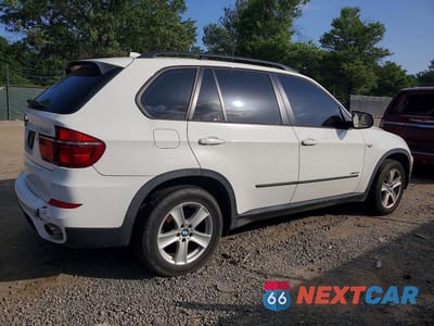 Trzecie zdjęcie samochodu z tyłu: 2013 BMW X5 XDRIVE35I VIN:5UXZV4C57D0E06081 - miniatura