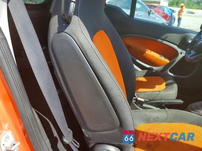 Zdjęcie 10 z 12 samochodu: 2016 SMART FORTWO VIN:WMEFJ5DA3GK068848 - miniatura