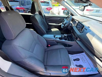 Piąte zdjęcie samochodu w środku: 2025 NISSAN ROGUE S VIN:5N1BT3AB3SC795480 - miniatura