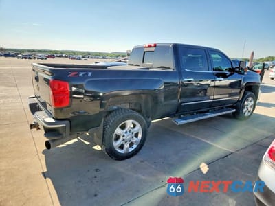 Trzecie zdjęcie samochodu z tyłu: 2018 CHEVROLET SILVERADO K2500 HEAVY DUTY LTZ VIN:1GC1KWEY0JF171538 - miniatura