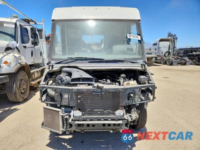 Piąte zdjęcie samochodu w środku: 2012 ISUZU NPR VIN:JALB4T172C7W00166 - miniatura