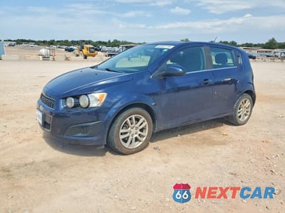 2015 CHEVROLET SONIC LT 1G1JC6SB8F4160909 - główne zdjęcie licytacji z USA - miniatura
