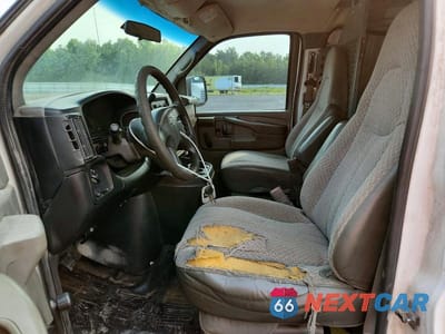 Zdjęcie 7 z 13 samochodu: 2004 CHEVROLET EXPRESS 3500 DELIVERY VAN VIN:1GCHG35U641126889 - miniatura
