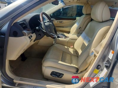 Zdjęcie 7 z 13 samochodu: 2016 LEXUS LS 460L VIN:JTHGL5EFXG5055891 - miniatura