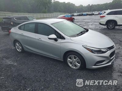 Czwarte zdjęcie samochodu z boku: 2018 CHEVROLET CRUZE LT VIN:1G1BE5SM6J7111628 - miniatura