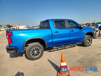 Trzecie zdjęcie samochodu z tyłu: 2022 CHEVROLET SILVERADO K1500 ZR2 VIN:3GCUDHEL2NG658767 - miniatura