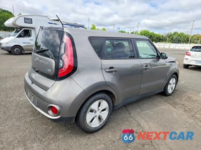 Trzecie zdjęcie samochodu z tyłu: 2016 KIA SOUL EV BASE VIN:KNDJP3AEXG7006093 - miniatura